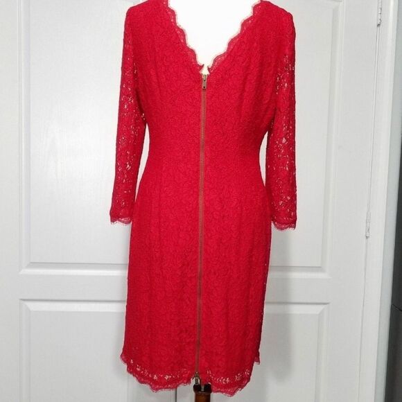 Red lace sheath dress - Picture 4 of 11